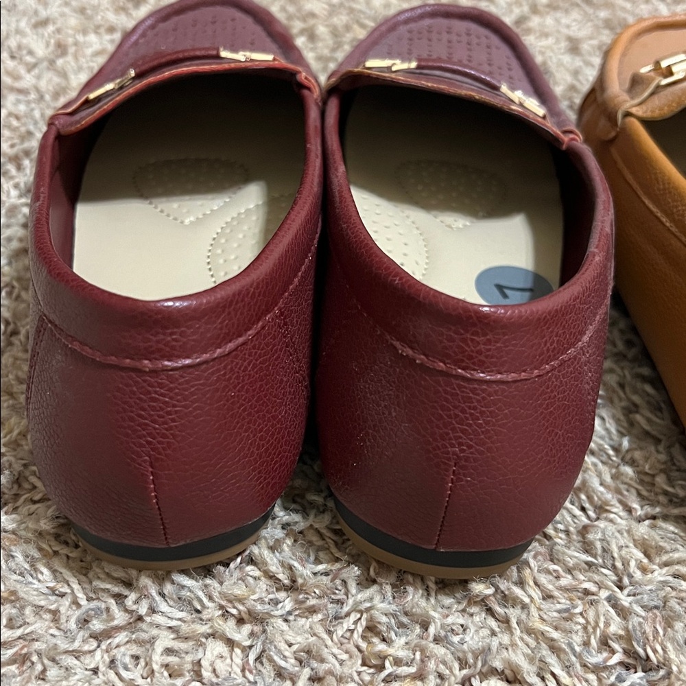 Alexis Bendel Women's Camel Brown and Burgundy Comfort Loafers 7 Wide - Picture 4 of 8